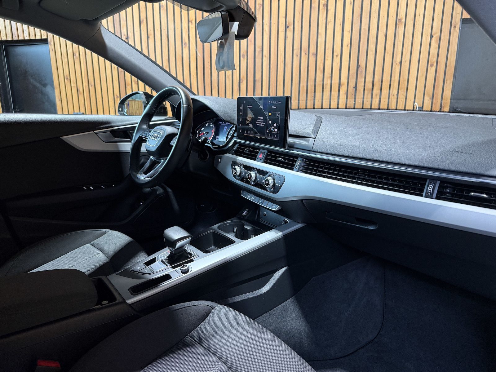 Fahrzeugabbildung Audi A4 Avant 2,0 TDI Aut. *Navi+*ACC*AHK*Kamera*LED*