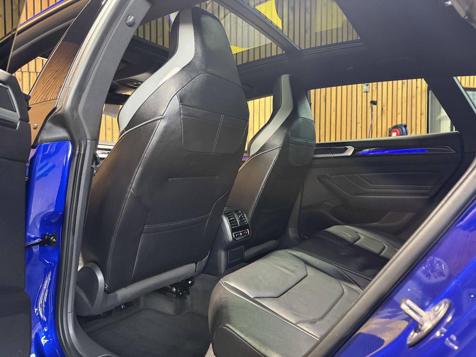 Fahrzeugabbildung Volkswagen Arteon Shooting B. R-Line Navi*IQ*Area*AHK*Leder