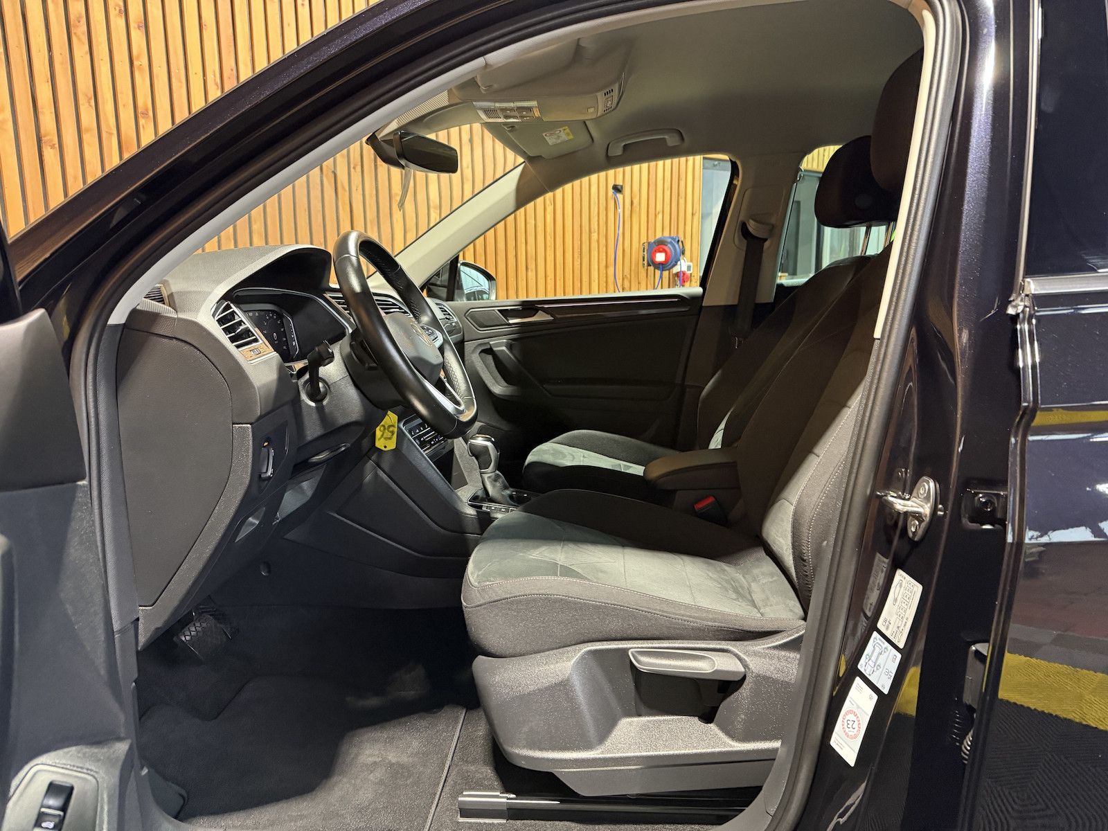 Fahrzeugabbildung Volkswagen Tiguan 2,0 TSI Eleg. 4M *Navi*Matrix*Virtual*AHK