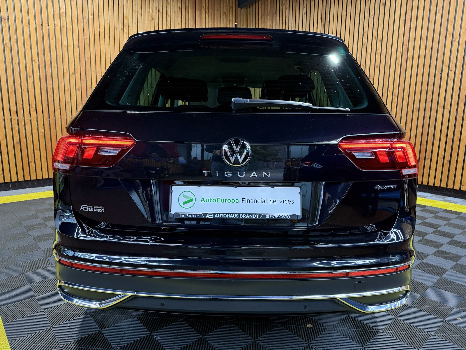 Fahrzeugabbildung Volkswagen Tiguan 2,0 TSI Eleg. 4M *Navi*Matrix*Virtual*AHK