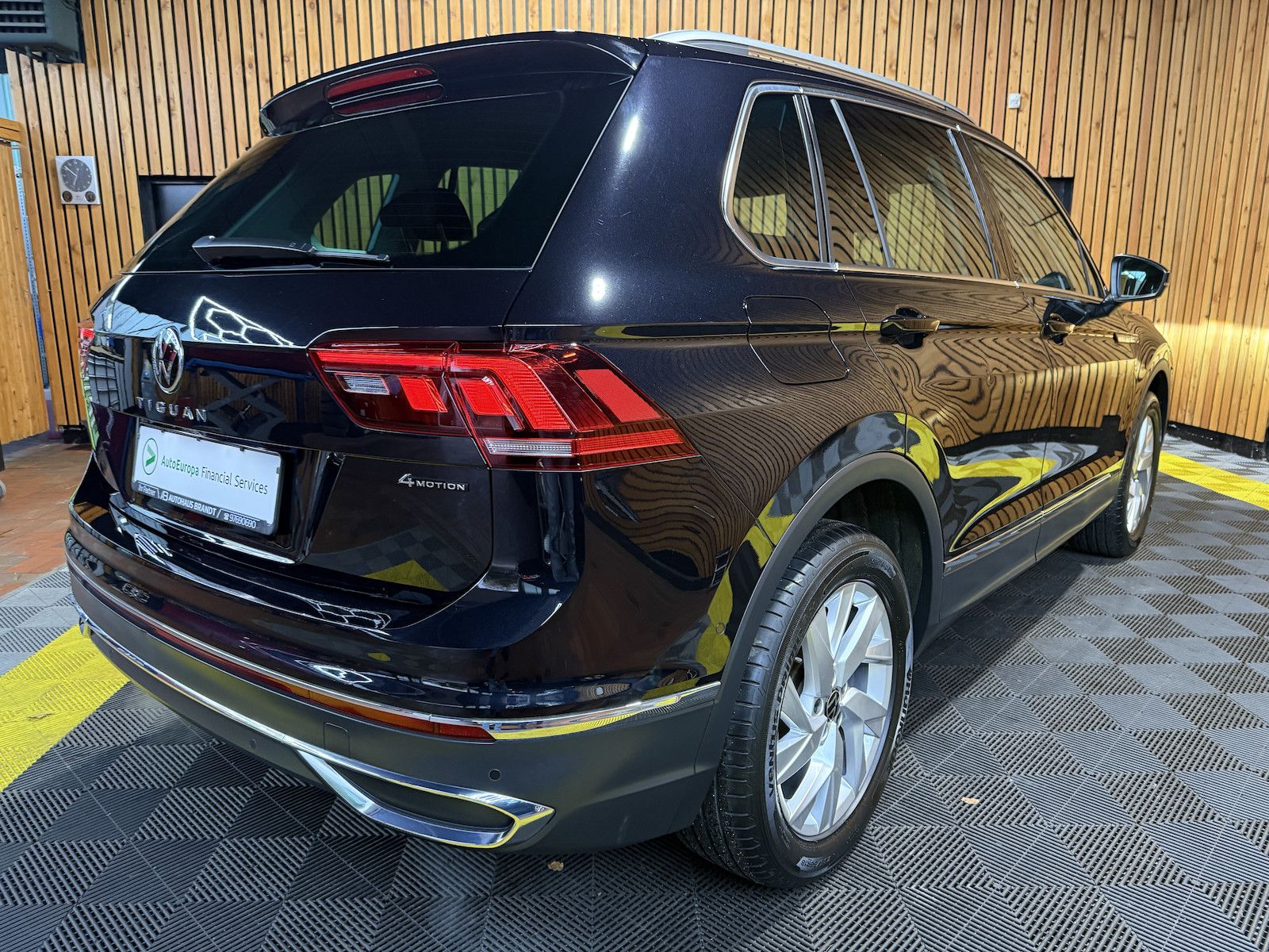 Fahrzeugabbildung Volkswagen Tiguan 2,0 TSI Eleg. 4M *Navi*Matrix*Virtual*AHK