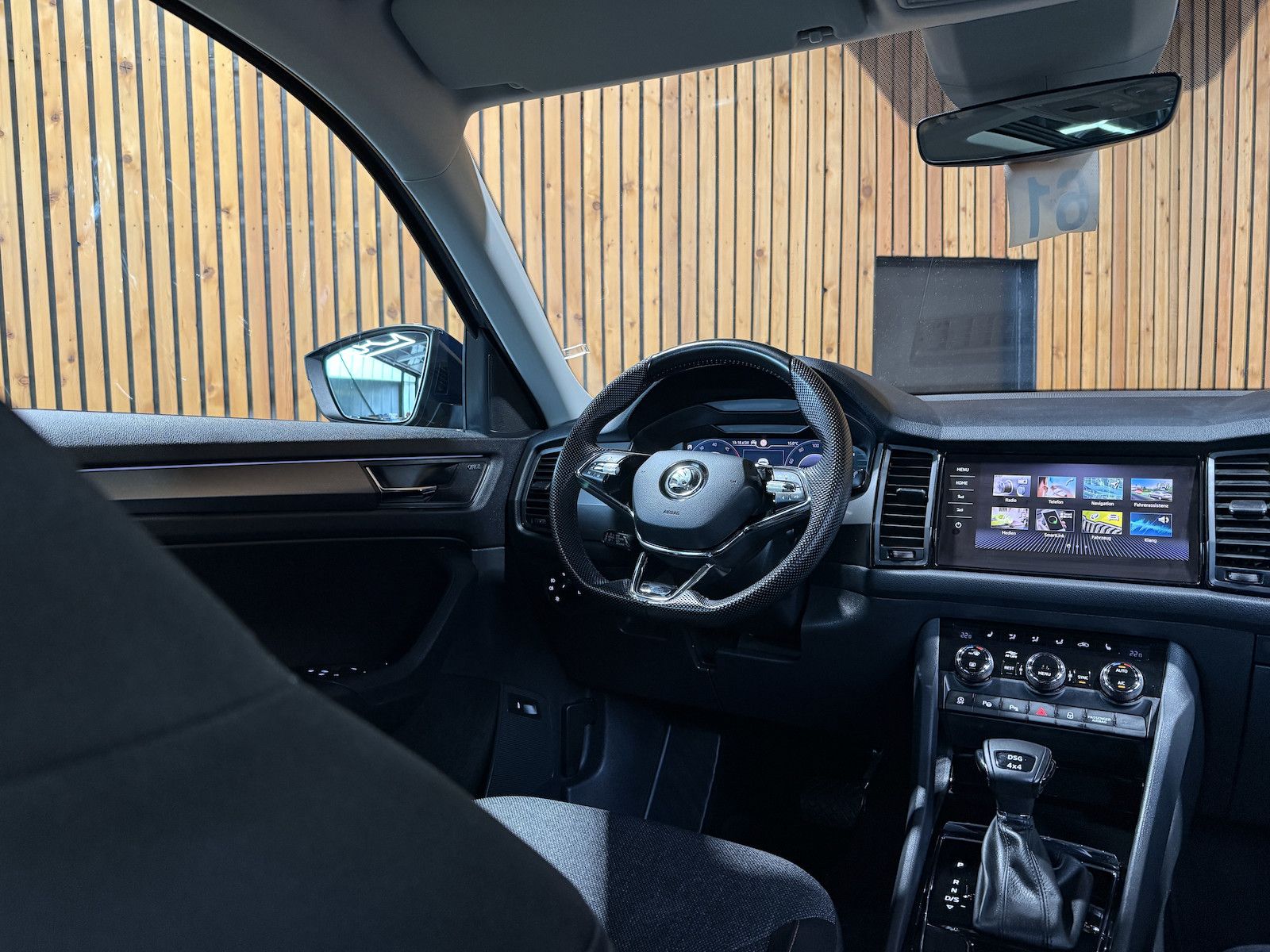 Fahrzeugabbildung SKODA Kodiaq 2,0 TDI 4x4 *Navi*LED*Virtual*Pano*Canton