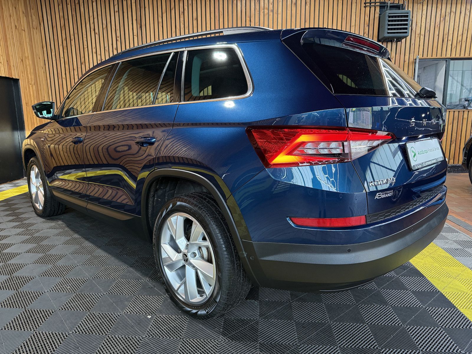 Fahrzeugabbildung SKODA Kodiaq 2,0 TDI 4x4 *Navi*LED*Virtual*Pano*Canton