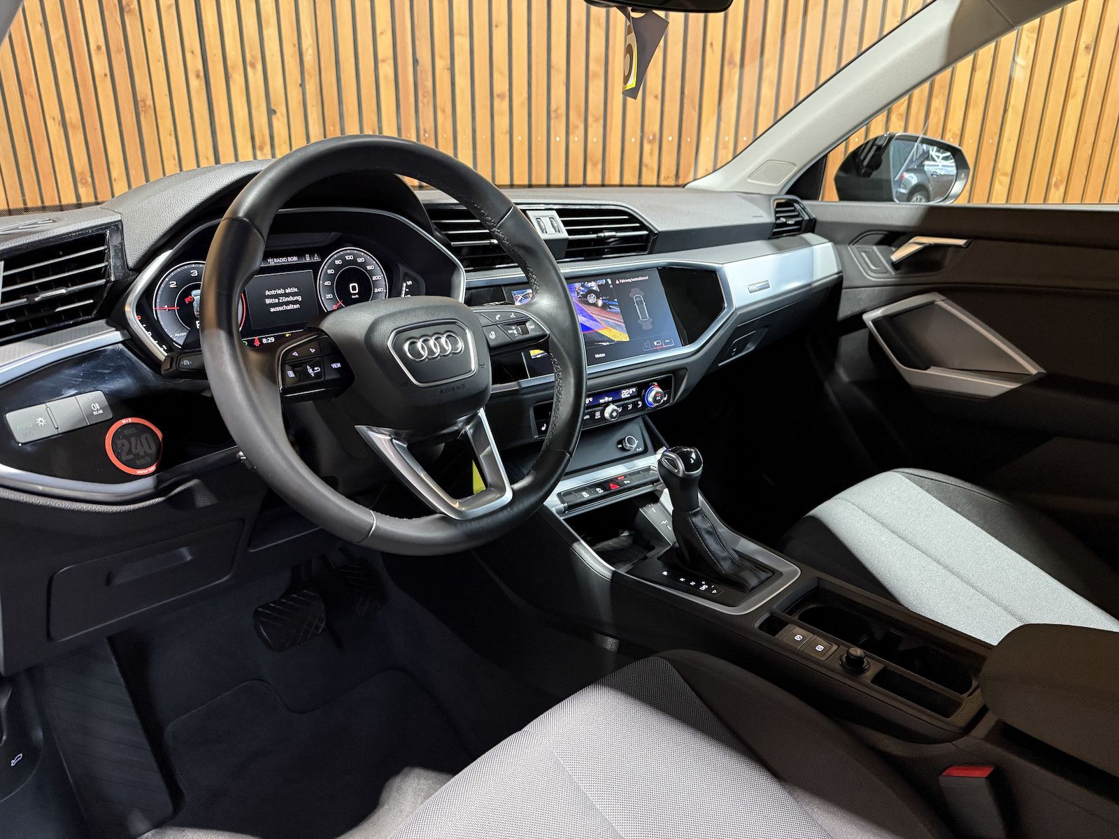 Fahrzeugabbildung Audi Q3 35 TDI advanced Aut. Navi*LED*Virtual*Kam*AHK