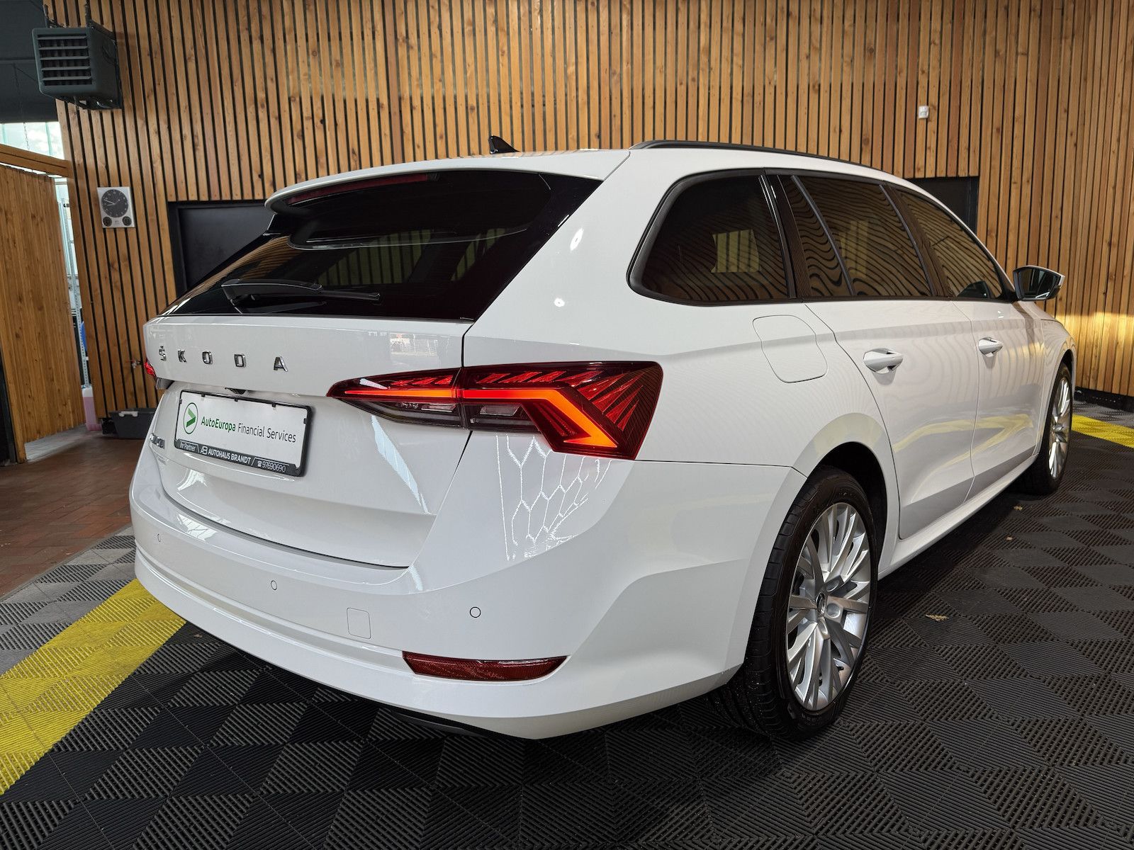 Fahrzeugabbildung SKODA Octavia Combi 2,0 TDI *Navi*Matrix*ACC*Virtual*