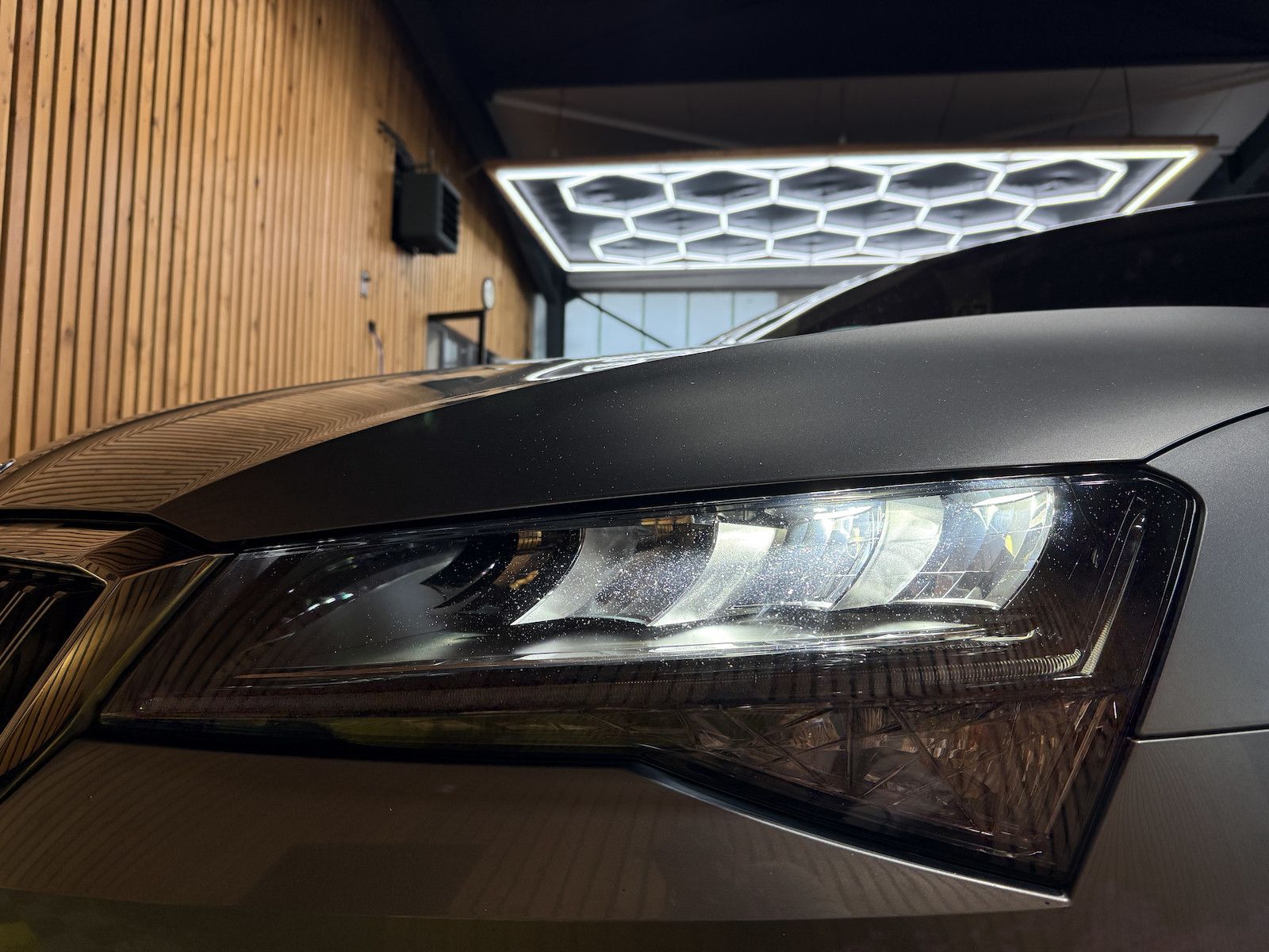 Fahrzeugabbildung SKODA Superb Combi 2,0 TDI DSG Navi*ACC*LED*AHK*Kamera