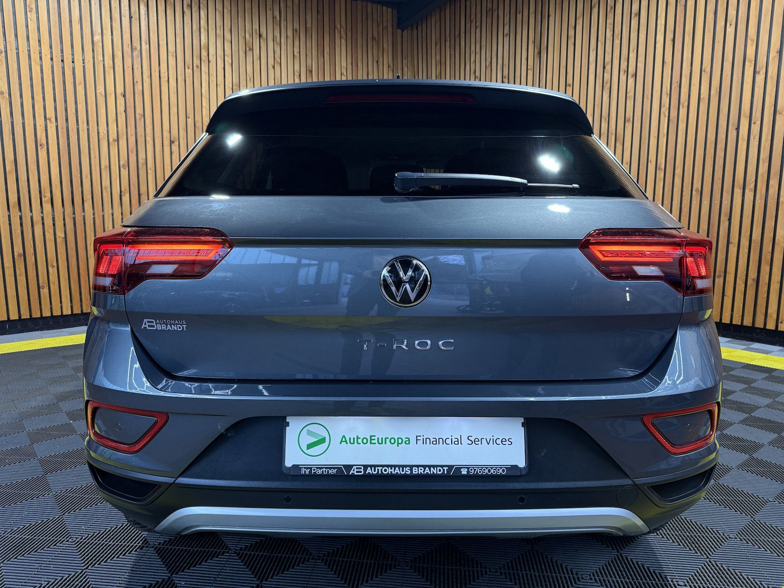 Fahrzeugabbildung Volkswagen T-Roc 2,0 TDI Life DSG *Navi*AHK*LED*Kam*Virtual