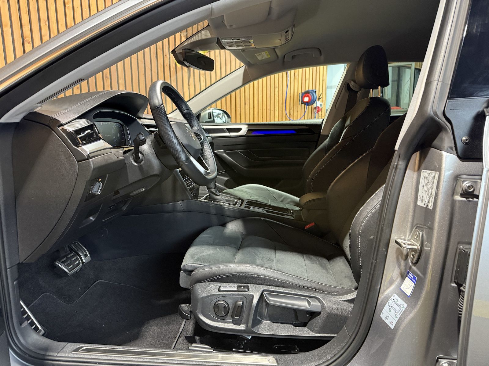 Fahrzeugabbildung Volkswagen Arteon SB 2,0 TDI DSG *Navi*Matrix*360*AHK*Leder