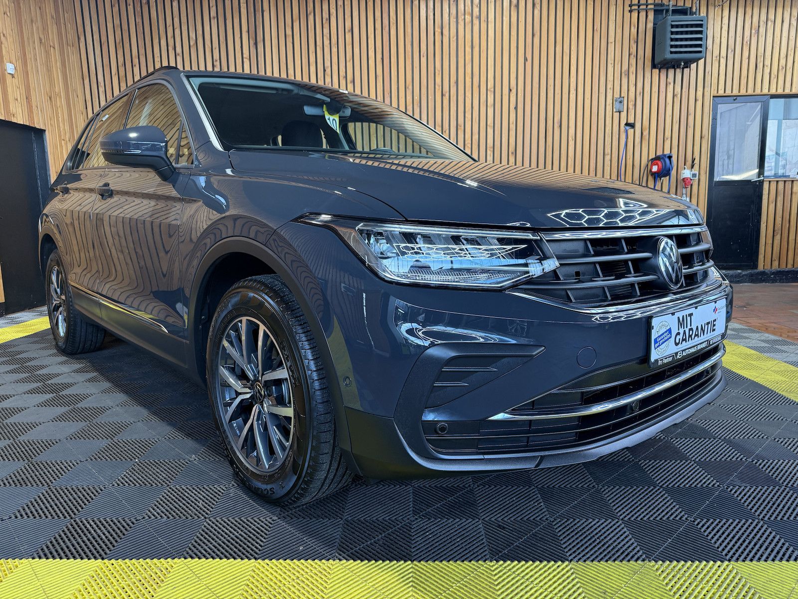 Fahrzeugabbildung Volkswagen Tiguan 1,5 TSI Life DSG Navi*ACC*Kam*LED*Virtual