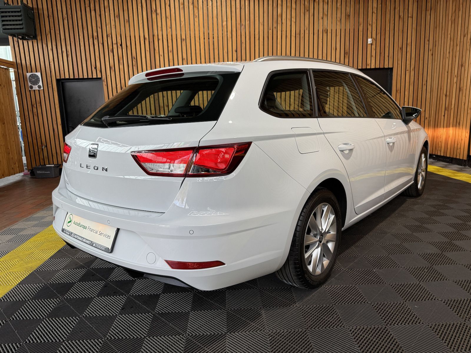 Fahrzeugabbildung SEAT Leon ST TDI Style *Navi*ACC*Kam*AHK*Kessy*App*